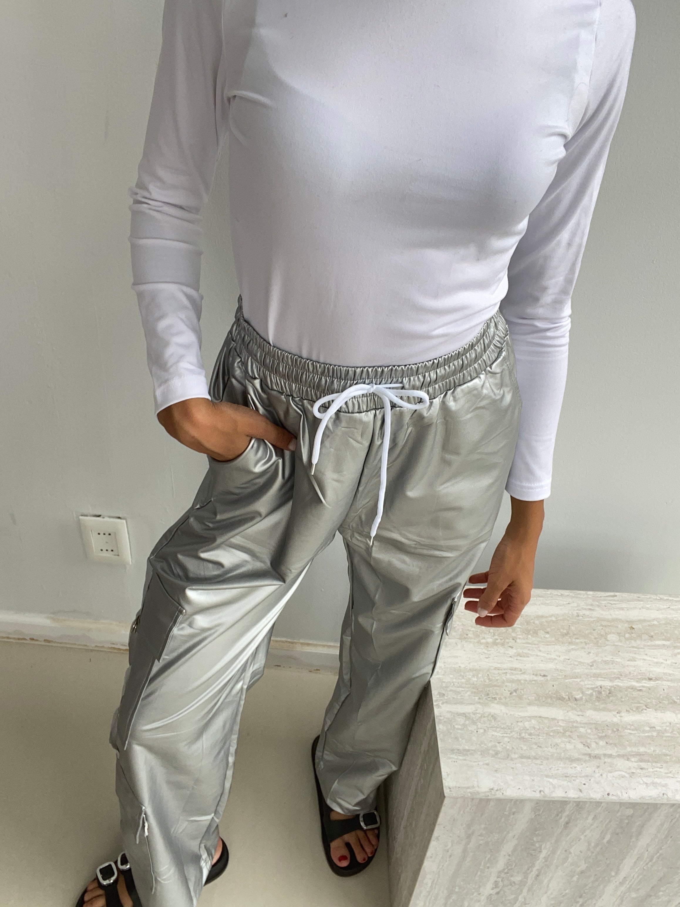 Pantalón metalizado