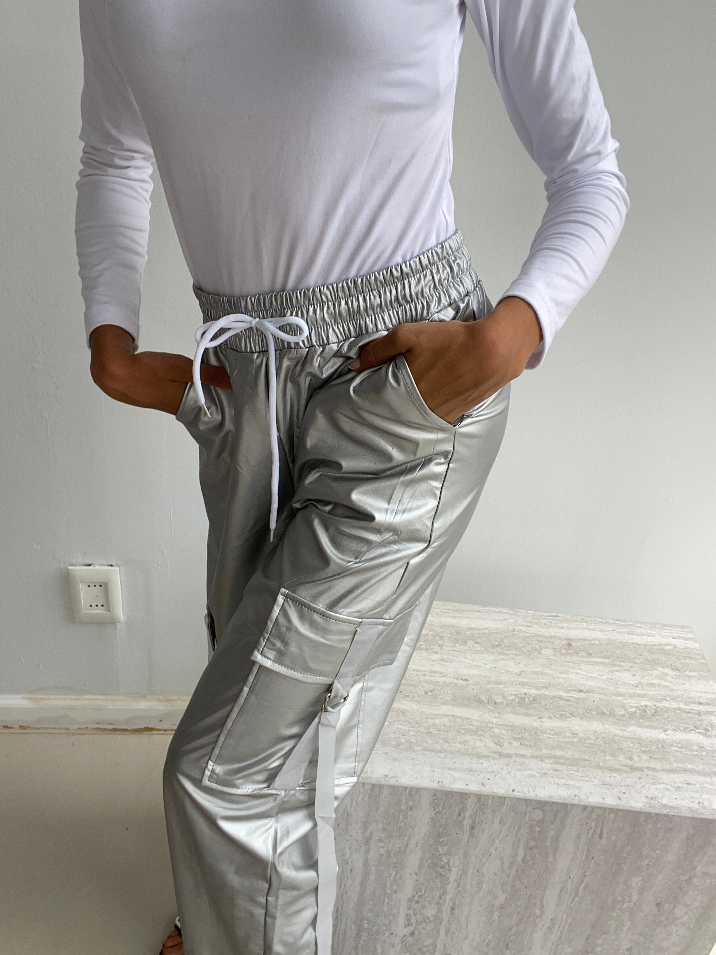 Pantalón metalizado