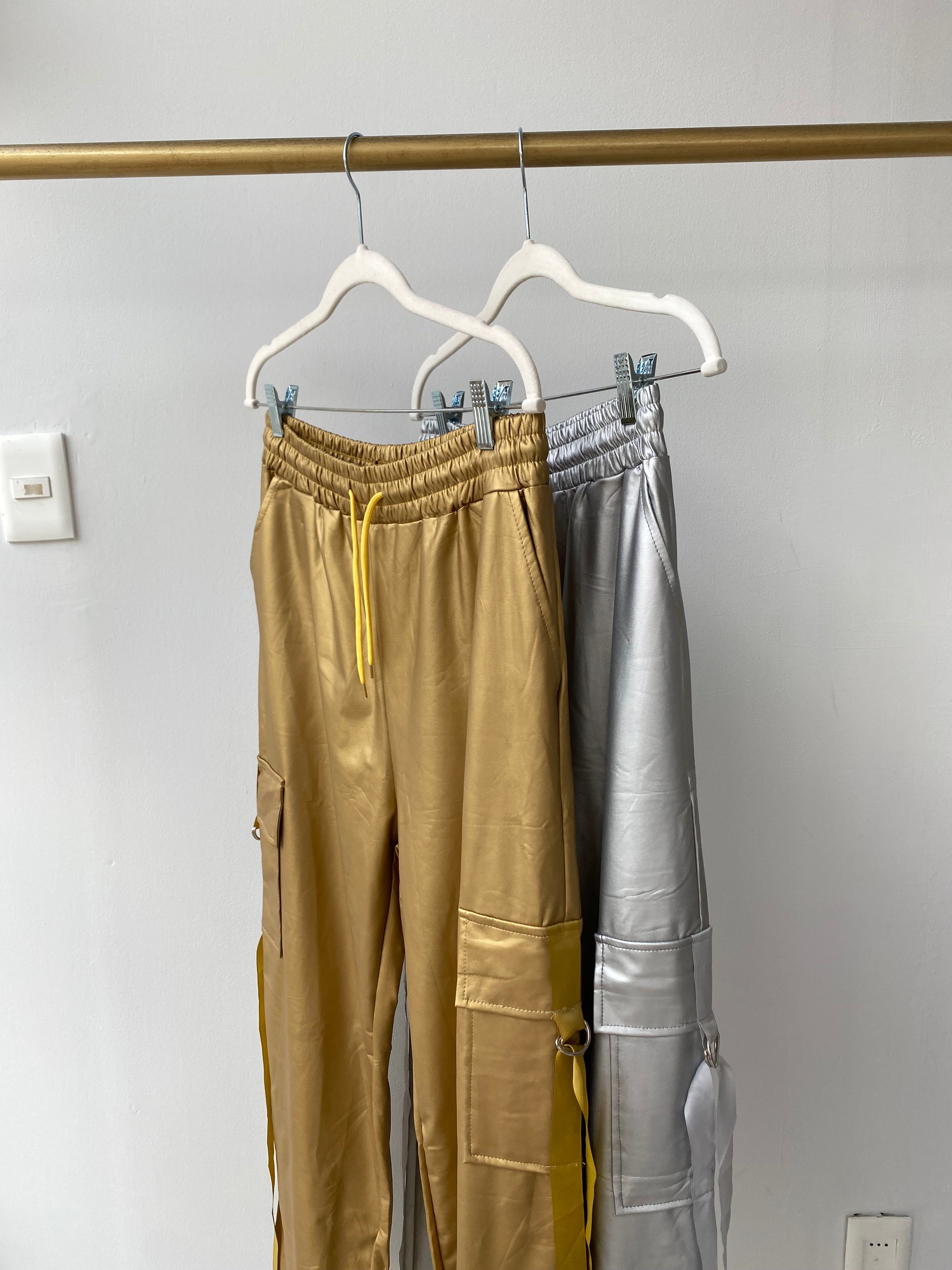 Pantalón metalizado
